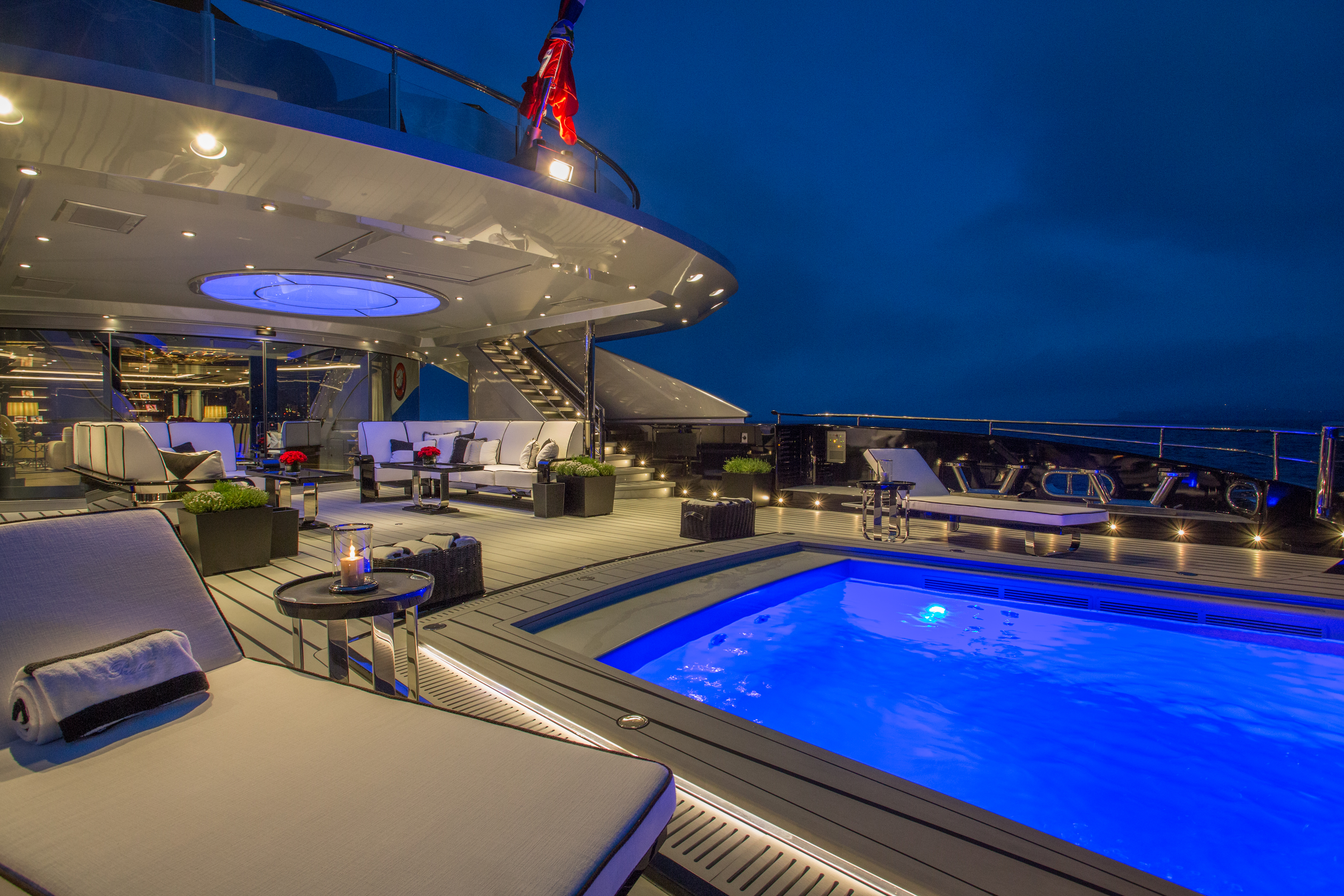 Okto Aft deck and pool Lux_ Afrique