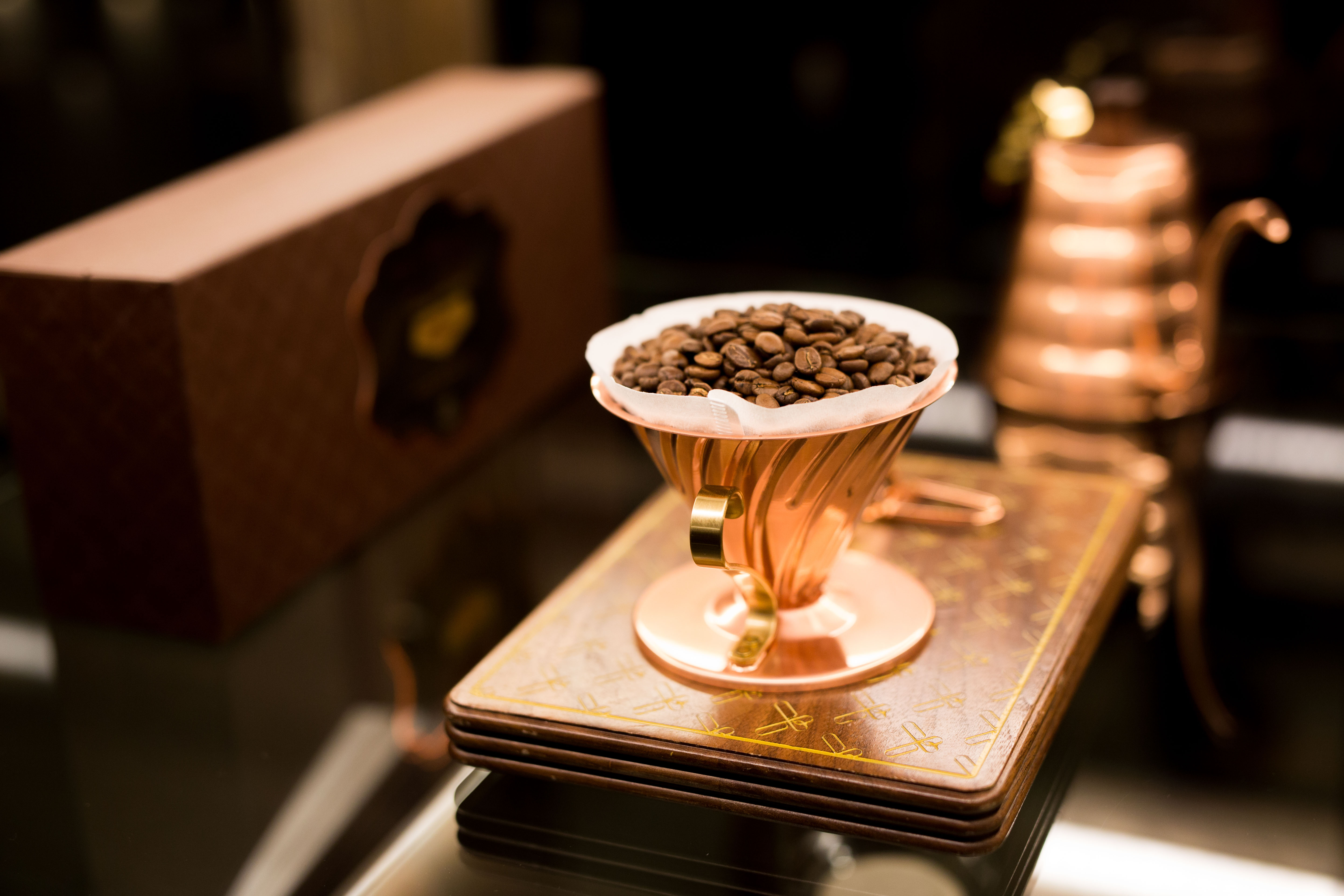 V60 кофе. V60 кофе макро. Luxury Coffee. Аристократические фото с кофе. Sixty Coffee.